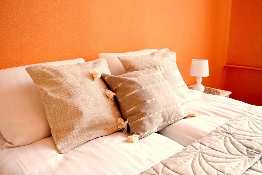 Spacious Old Town Family Peachy 2 Bedrooms Apartment, Nearby The Riga Presidential Castle Exterior photo
