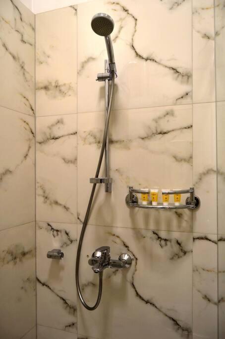 Spacious Old Town Family Peachy 2 Bedrooms Apartment, Nearby The Riga Presidential Castle Exterior photo